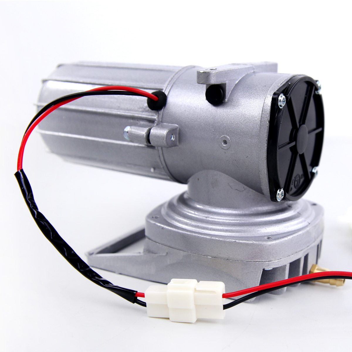 产品名称:博宇空气压缩机12V 直流可移动电瓶氧气泵增氧泵 产品特点: 1、流线设计,美观大方。机壳体用abs塑料制成,耐冲击,紧固耐用。 2、本气泵采用优质电机作驱动,高效节能,先进合理。 3、全部运动部件密封于机壳体内,并采用迷宫式气道,橡胶防震垫脚,运行平稳,噪音极低。 4、产品依照标准生产,并符合国家有关安全规定,使用 安全可靠。