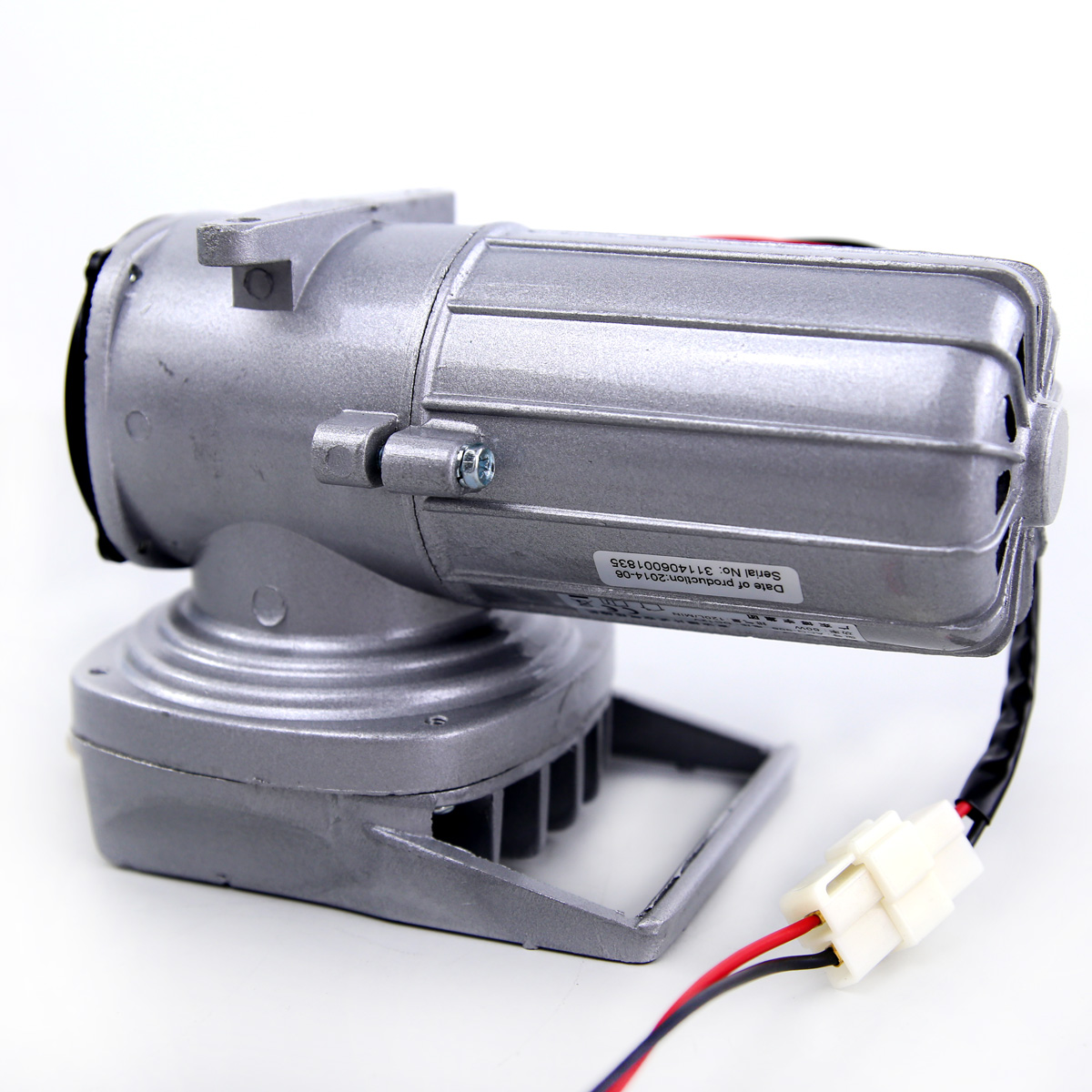 产品名称:博宇空气压缩机12V 直流可移动电瓶氧气泵增氧泵 产品特点: 1、流线设计,美观大方。机壳体用abs塑料制成,耐冲击,紧固耐用。 2、本气泵采用优质电机作驱动,高效节能,先进合理。 3、全部运动部件密封于机壳体内,并采用迷宫式气道,橡胶防震垫脚,运行平稳,噪音极低。 4、产品依照标准生产,并符合国家有关安全规定,使用 安全可靠。